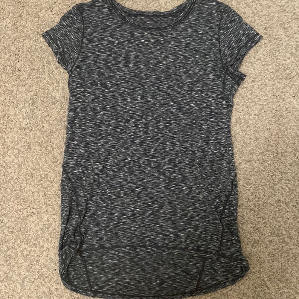 Lululemon shirt size 2